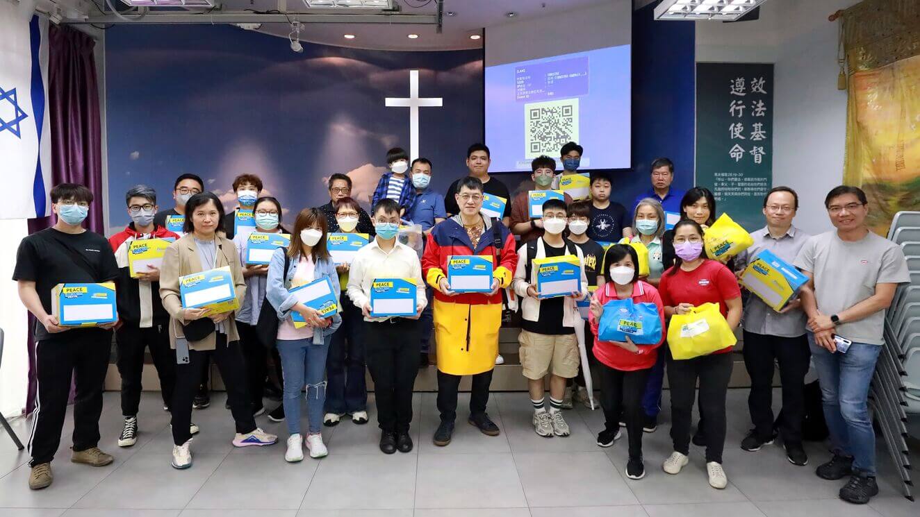 康業與力佳組青年義工隊探訪寮屋居民