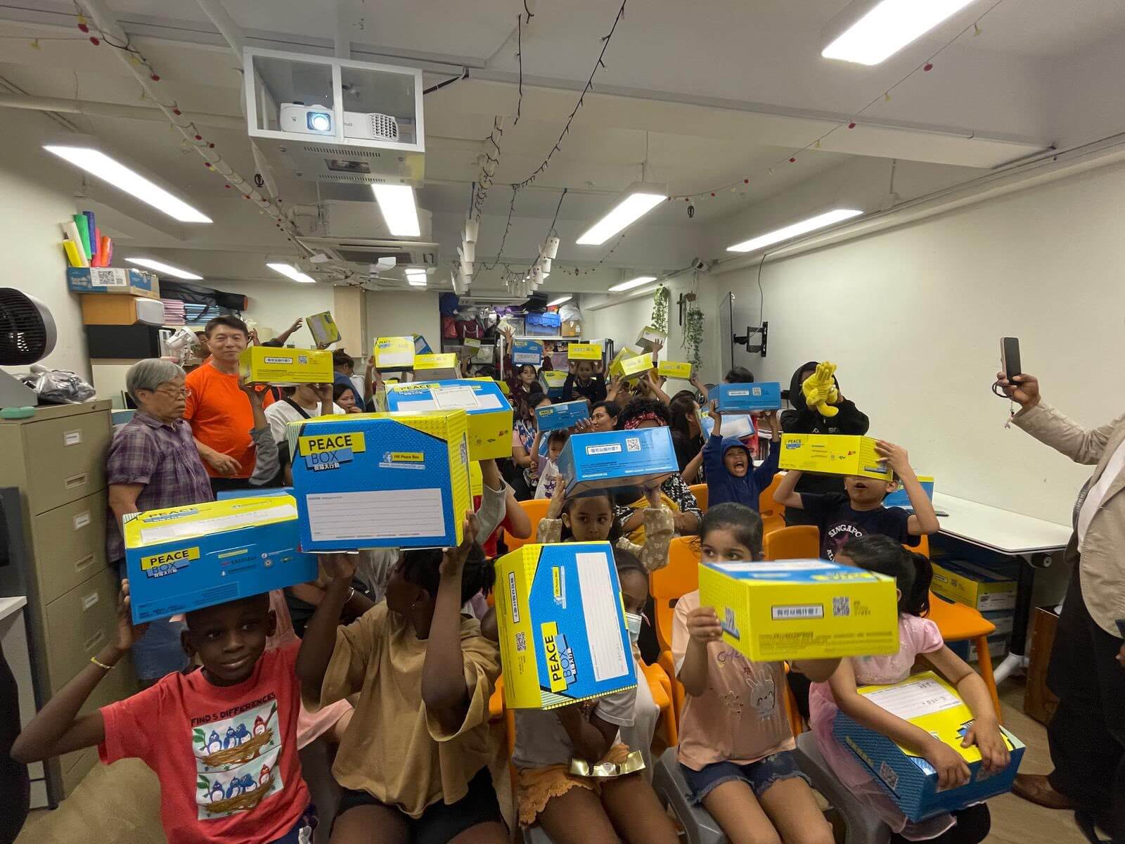 康業連續13年舉辦「PEACEBOX祝福大行動」 以愛心禮盒傳遞關懷